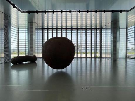 专访｜“用雕塑激活空间”，英国雕塑家格姆雷个展在青岛呈现