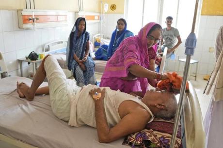 印度北部高温酷暑致近170人死亡，医院不堪重负