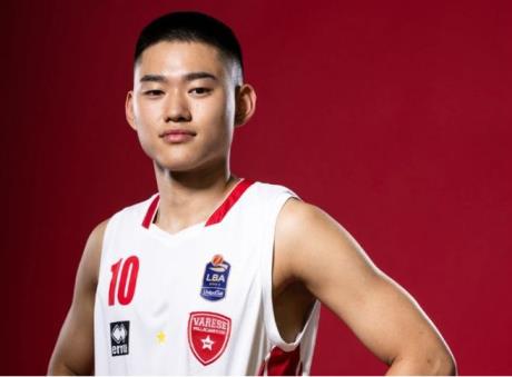 中国男篮历史性时刻!赵维伦成欧洲杯首位征战球员,上场14分钟狂砍12分