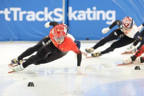 李文龙在短道速滑世界杯北京站获得男子1500米银牌