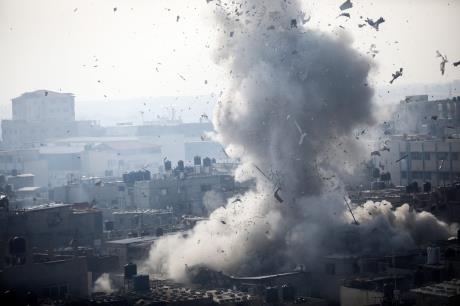以色列军队发动空袭后,加沙地带178人丧生,哈马斯进行报复